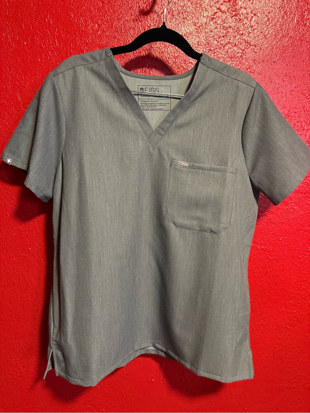 180. NWOT Figs Women’s Gray V-Neck Scrub Top